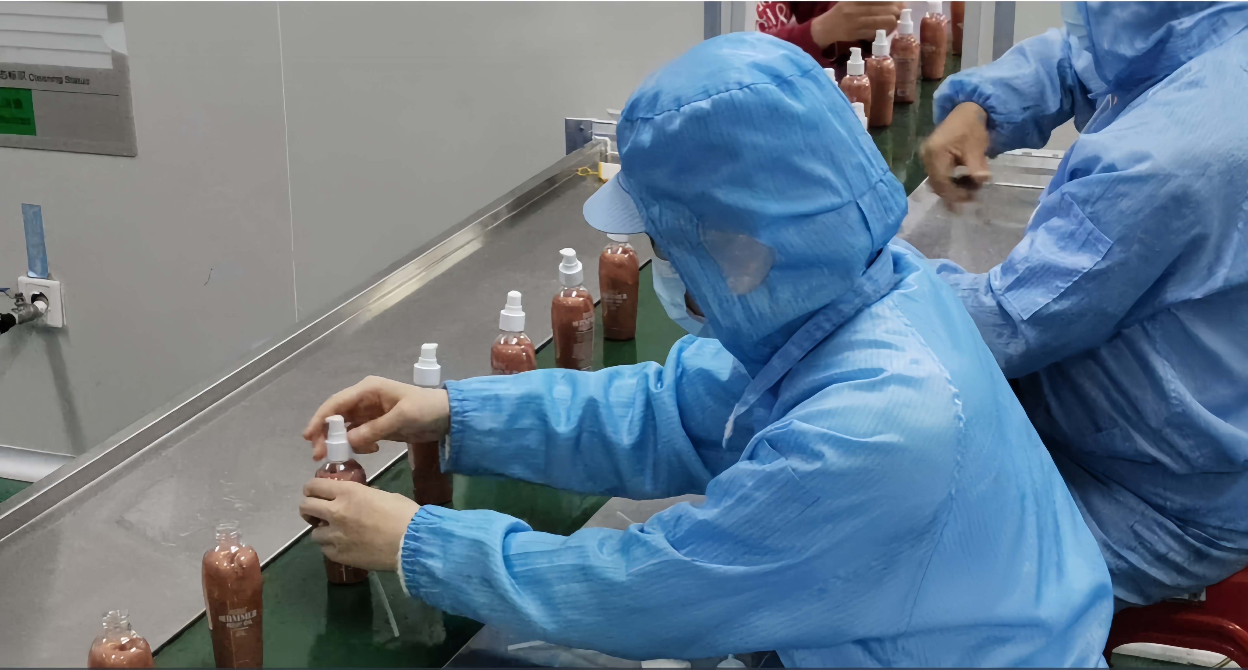 Cleanroom Manual Sealing for Shimmer Body Oil | Hygienic Skincare Production