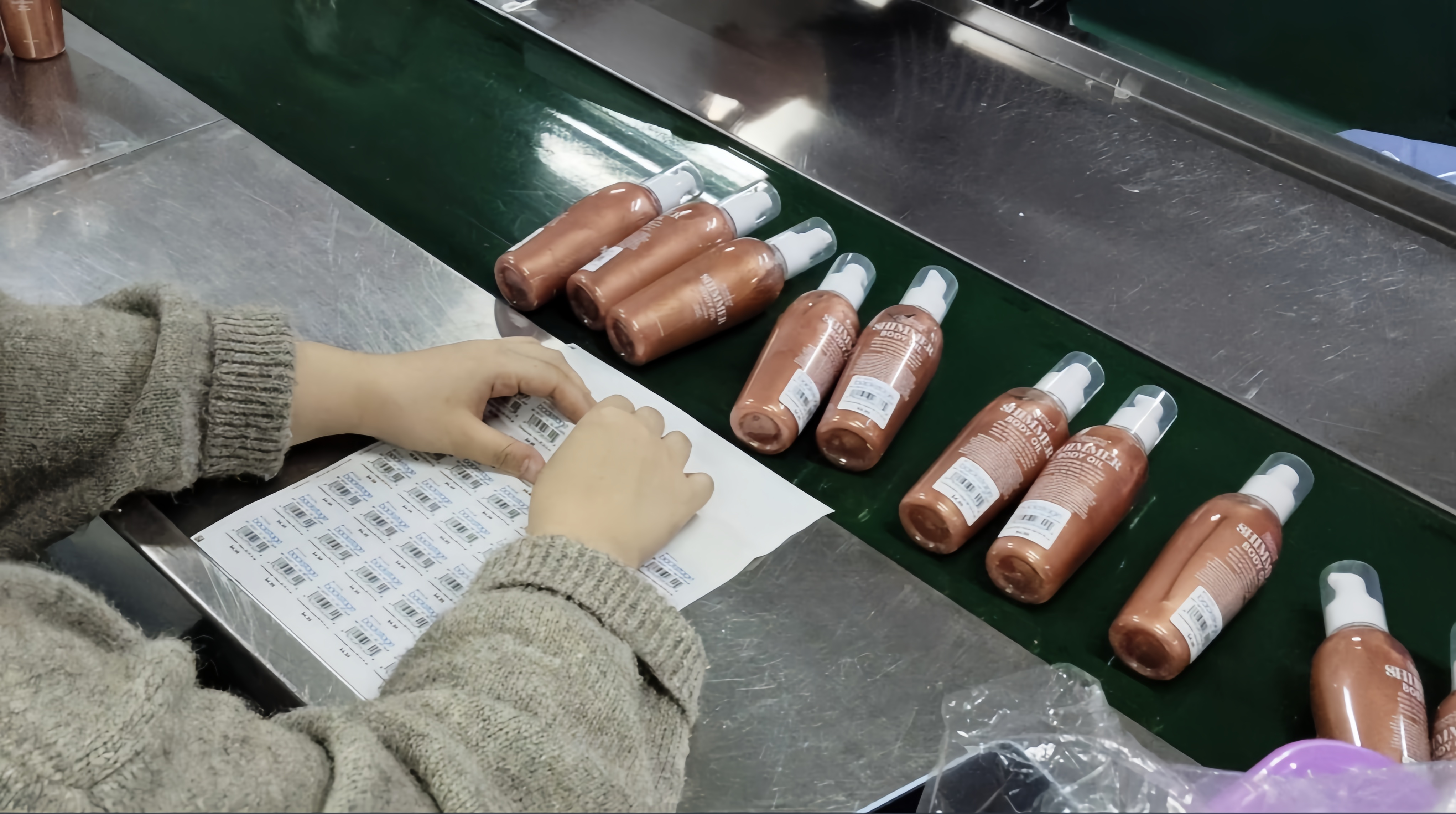 Cleanroom Manual Labeling for Shimmer Body Oil | Hygienic Skincare Production